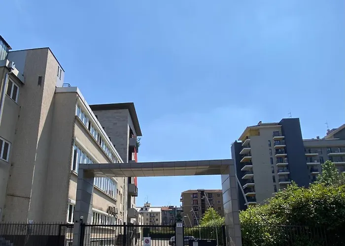 Attico Con Vasca, Posto Auto E Metro Sotto Casa *